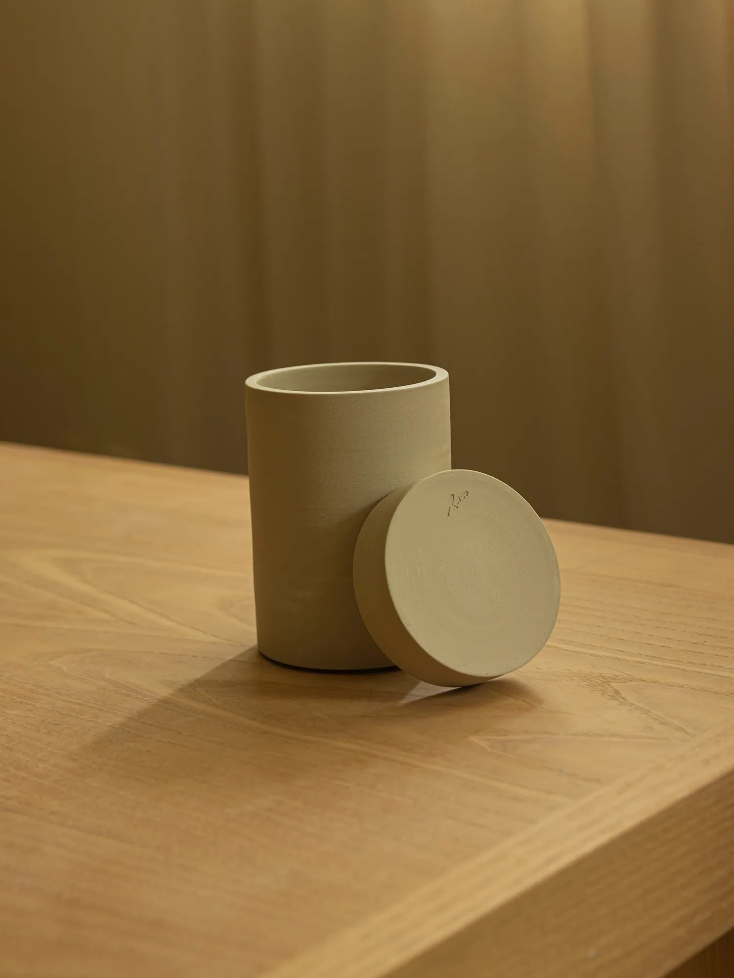 Straight Tall Planter - 010